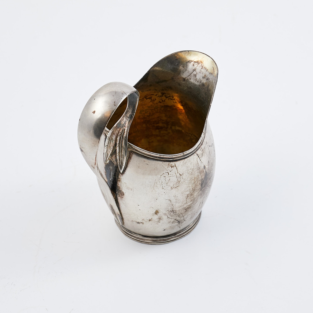 JOHAN PETTER ERNANDER. Gräddkanna, silver, Uppsala, 1828, dekor av blad, invändig förgylld.