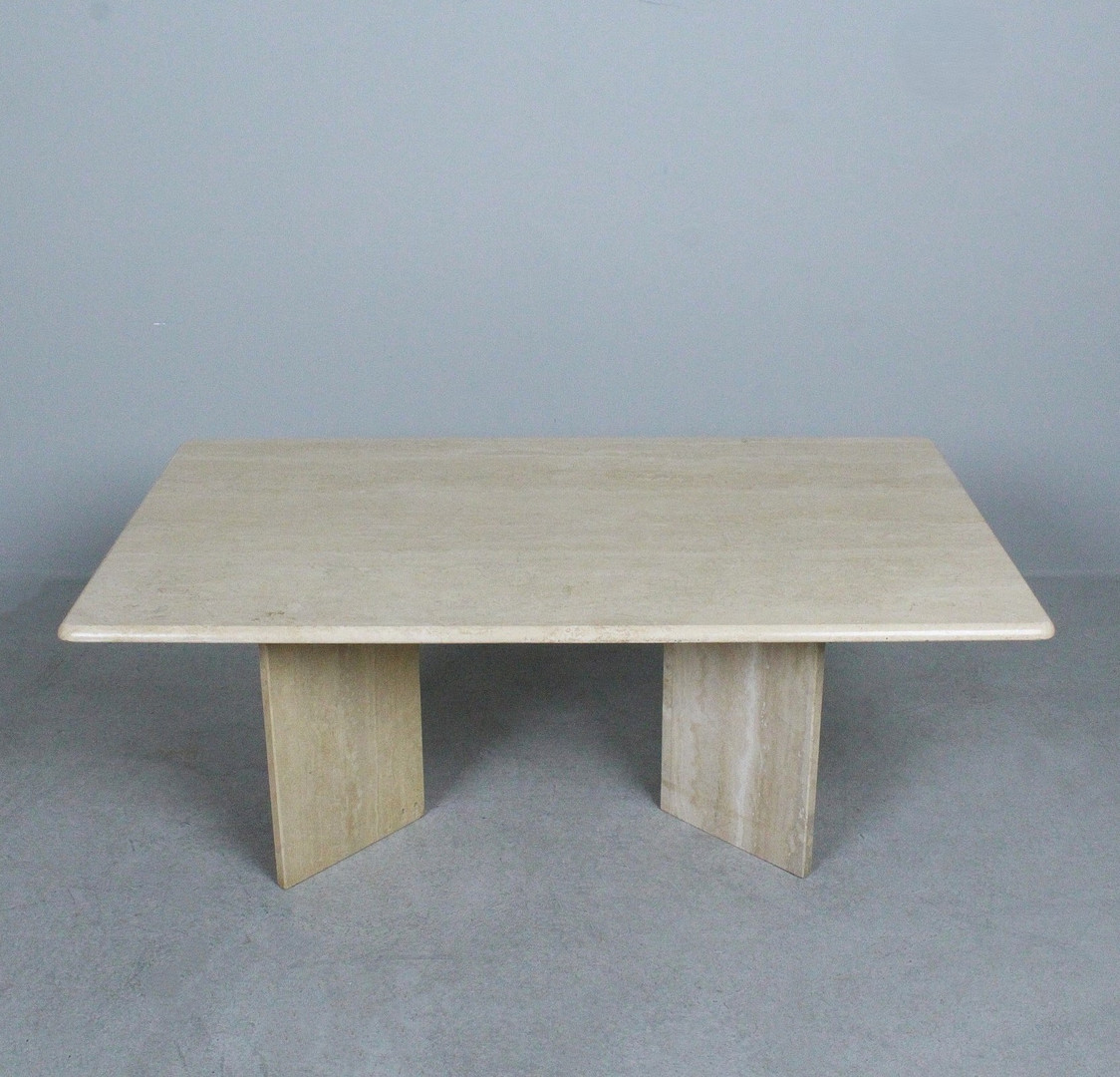 Couchtisch / Coffee Table aus Travertin, 1970er Jahre.