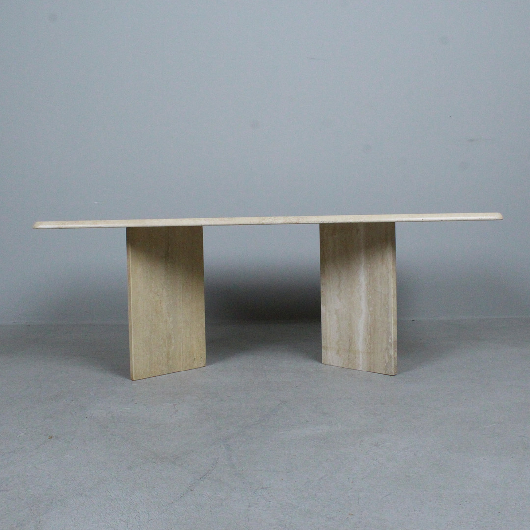 Couchtisch / Coffee Table aus Travertin, 1970er Jahre.