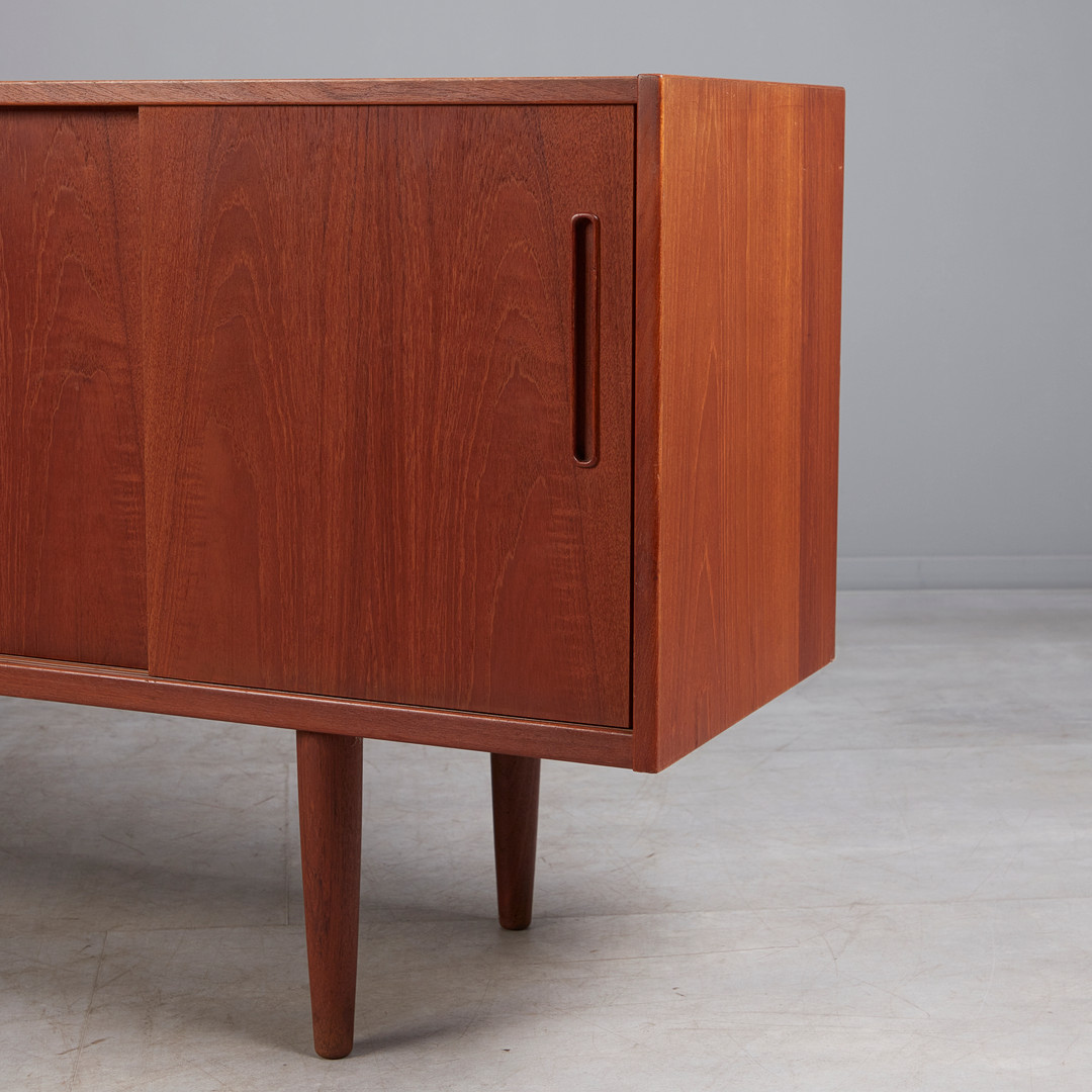 NILS JONSSON. für Hugo Troeds Industrier, Sideboard / Anrichte, Modell 'Giant', Teak, 1970er Jahre, Schweden.