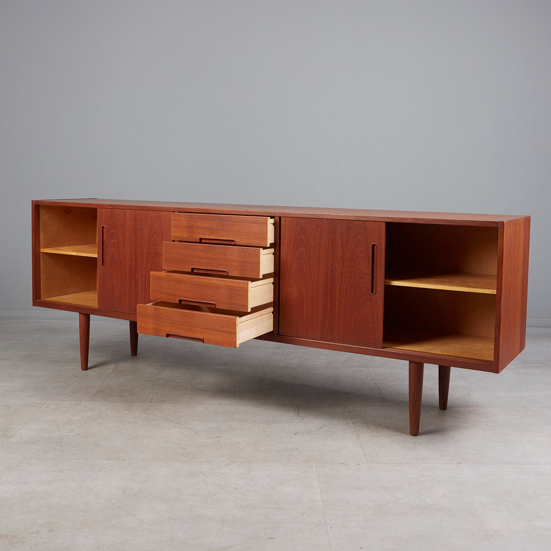 NILS JONSSON. für Hugo Troeds Industrier, Sideboard / Anrichte, Modell 'Giant', Teak, 1970er Jahre, Schweden.