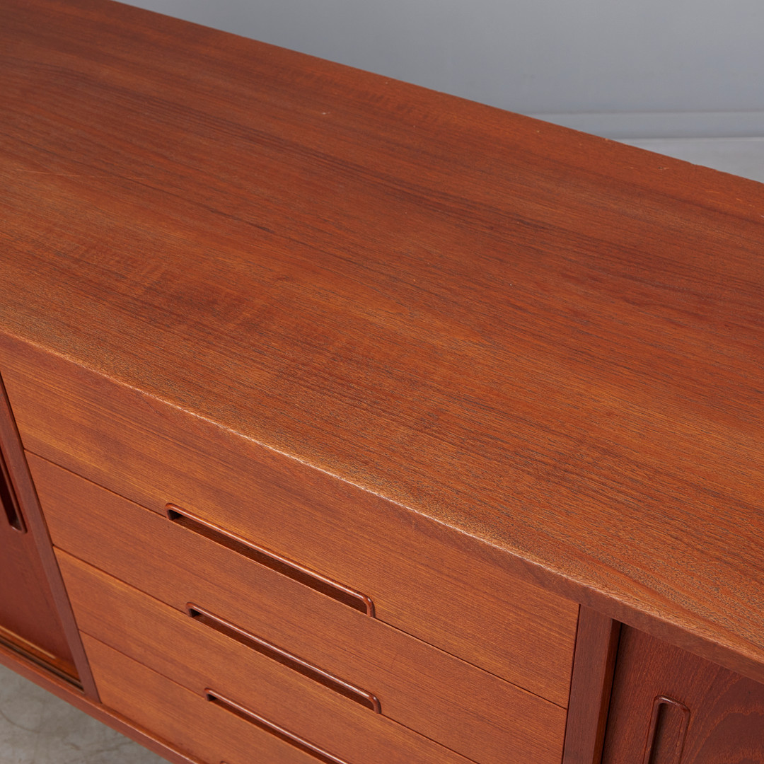 NILS JONSSON. für Hugo Troeds Industrier, Sideboard / Anrichte, Modell 'Giant', Teak, 1970er Jahre, Schweden.