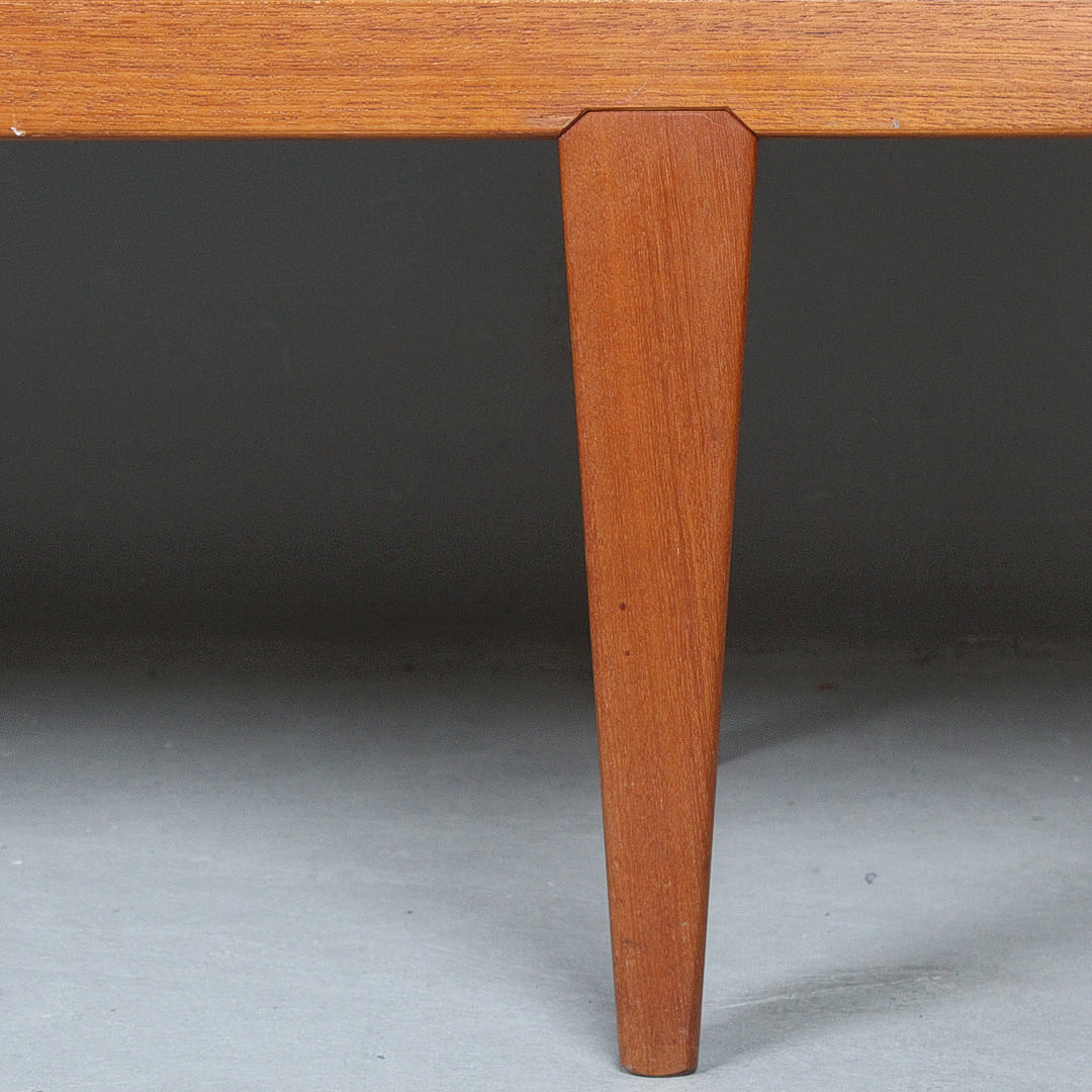 HENRY ROSENGREN HANSEN. Brande Møbelindustri. Sideboard aus Teakholz, Modell '38', Dänemark, 1950er Jahre.