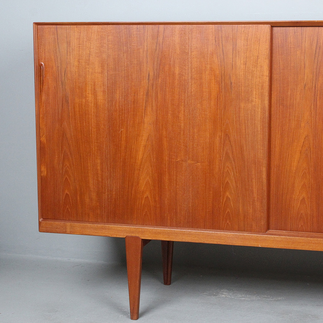 HENRY ROSENGREN HANSEN. Brande Møbelindustri. Sideboard aus Teakholz, Modell '38', Dänemark, 1950er Jahre.