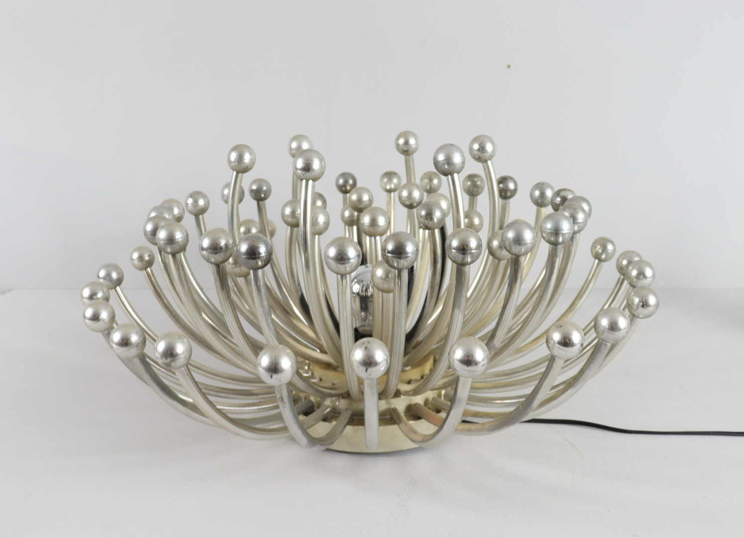 VALENTI LUCE. Mid-Century Wandlampe/Deckenlampe von Valenti Luce für Studio Tetrarch, Modell: 'Pistillo', Italien, 1970er Jahre.
