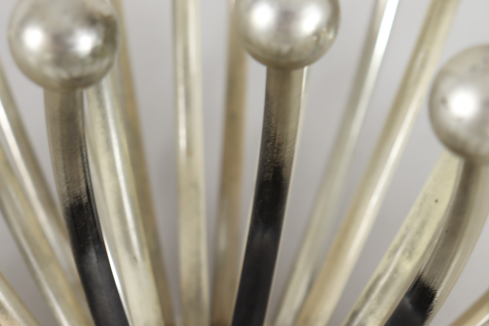 VALENTI LUCE. Mid-Century Wandlampe/Deckenlampe von Valenti Luce für Studio Tetrarch, Modell: 'Pistillo', Italien, 1970er Jahre.