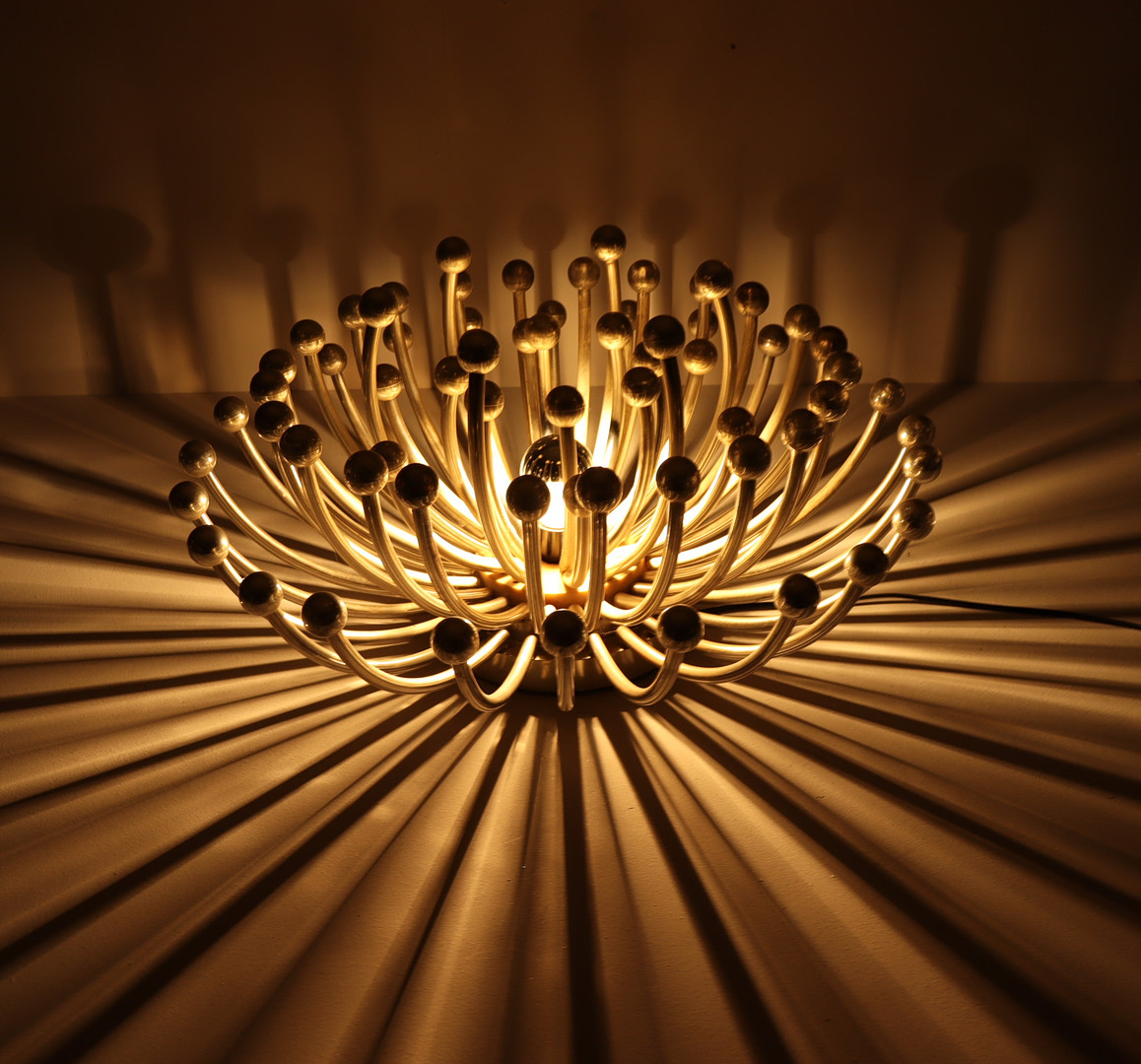 VALENTI LUCE. Mid-Century Wandlampe/Deckenlampe von Valenti Luce für Studio Tetrarch, Modell: 'Pistillo', Italien, 1970er Jahre.