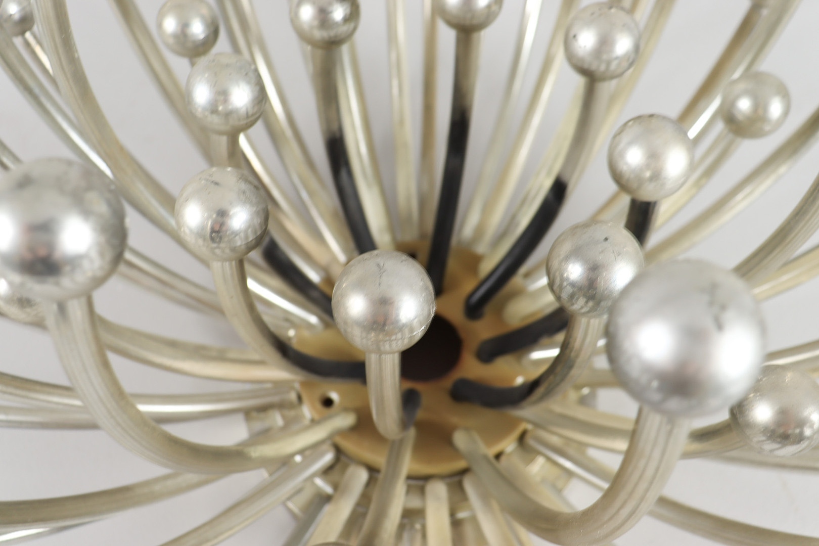 VALENTI LUCE. Mid-Century Wandlampe/Deckenlampe von Valenti Luce für Studio Tetrarch, Modell: 'Pistillo', Italien, 1970er Jahre.