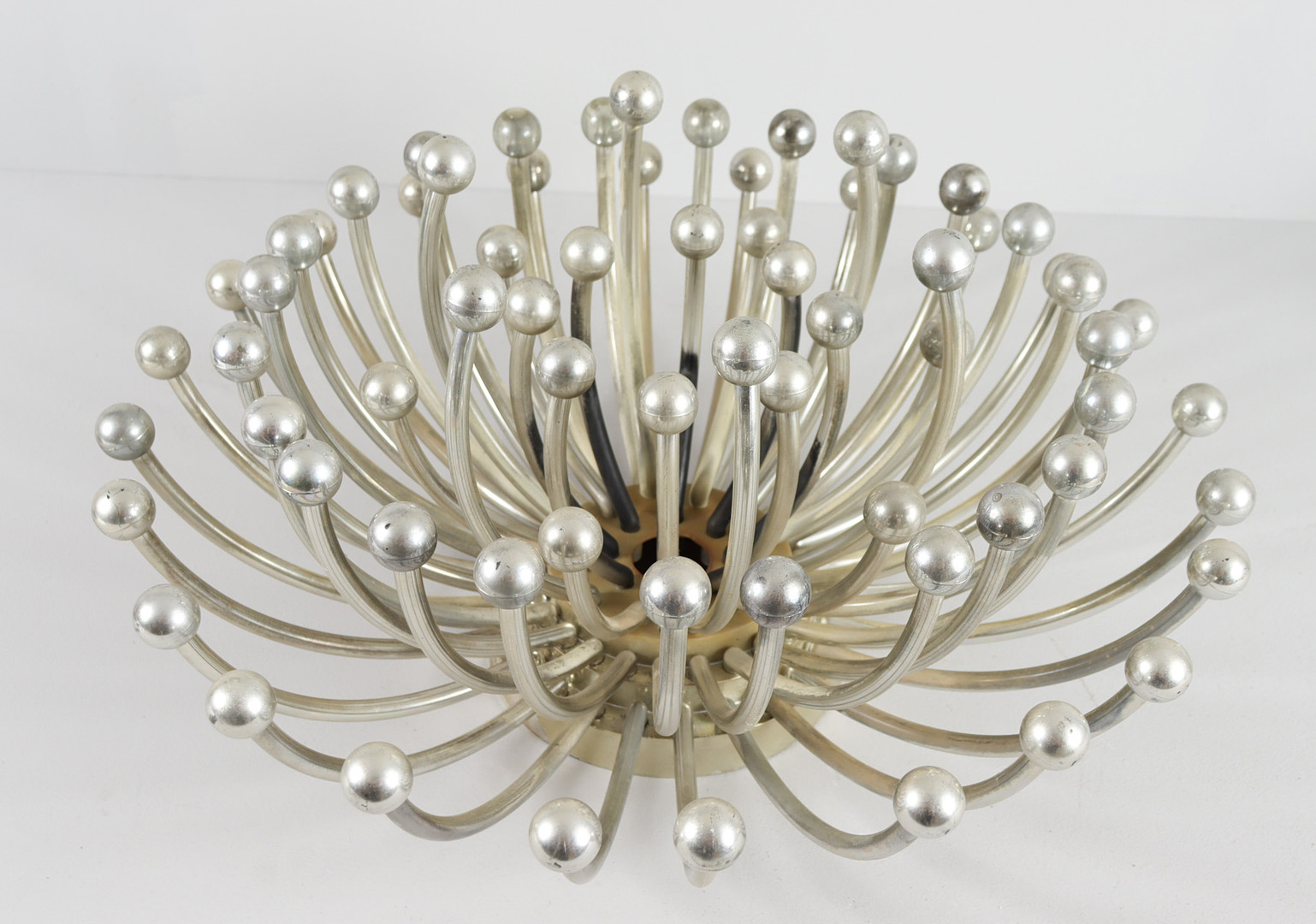 VALENTI LUCE. Mid-Century Wandlampe/Deckenlampe von Valenti Luce für Studio Tetrarch, Modell: 'Pistillo', Italien, 1970er Jahre.