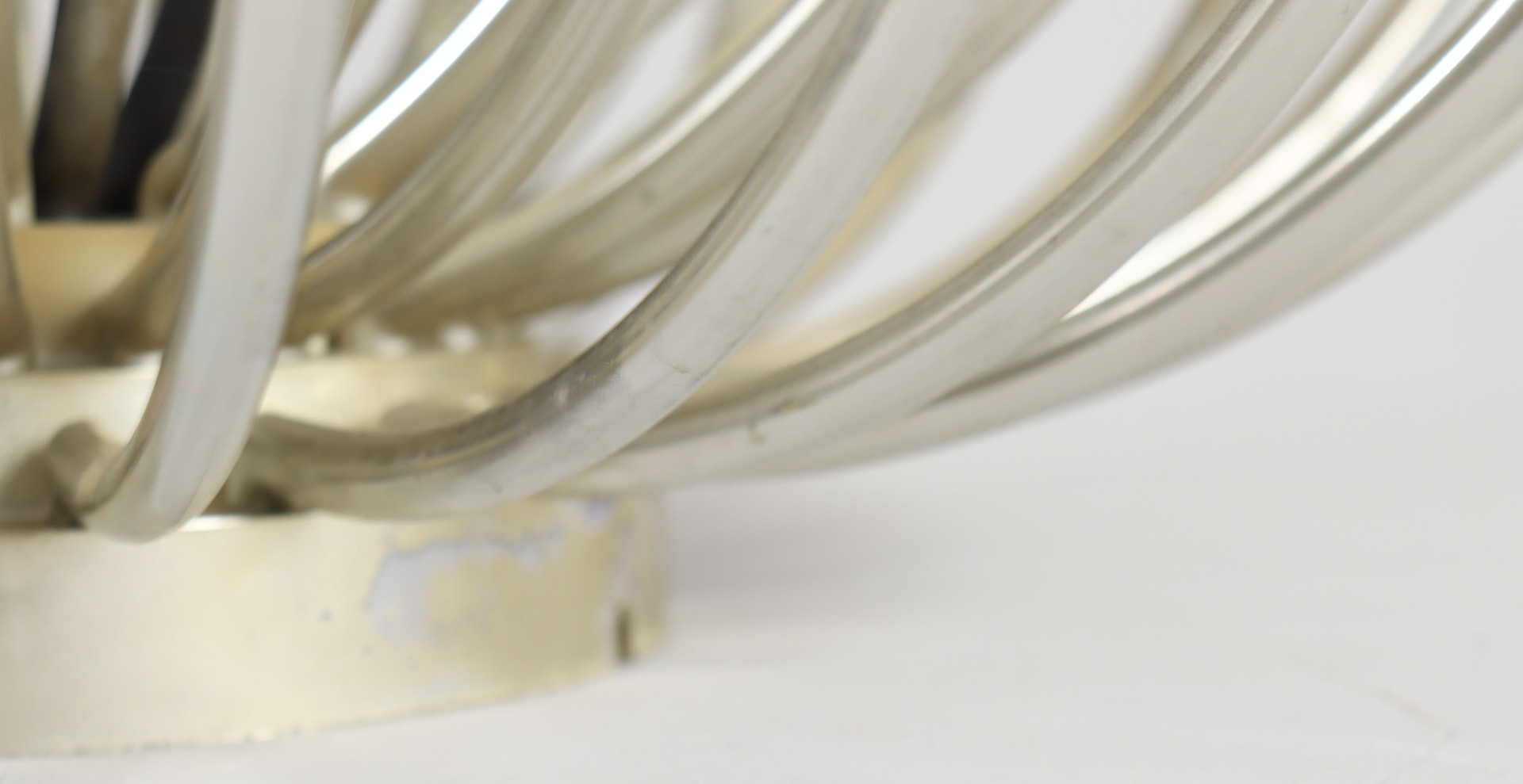 VALENTI LUCE. Mid-Century Wandlampe/Deckenlampe von Valenti Luce für Studio Tetrarch, Modell: 'Pistillo', Italien, 1970er Jahre.