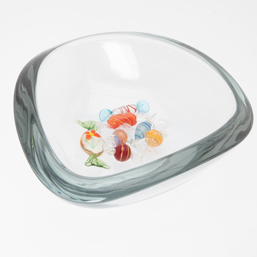 Große Glasschale mit Glasbonbons, wohl Schweden, 1990er Jahre.