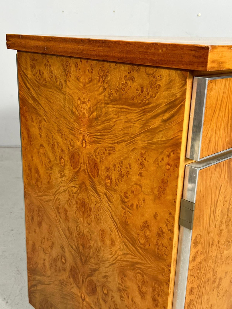 GLAM FURNITURE. Sideboard im Art Deco Stil, Wurzelholz/Chrom, Italien, 1970er Jahre.