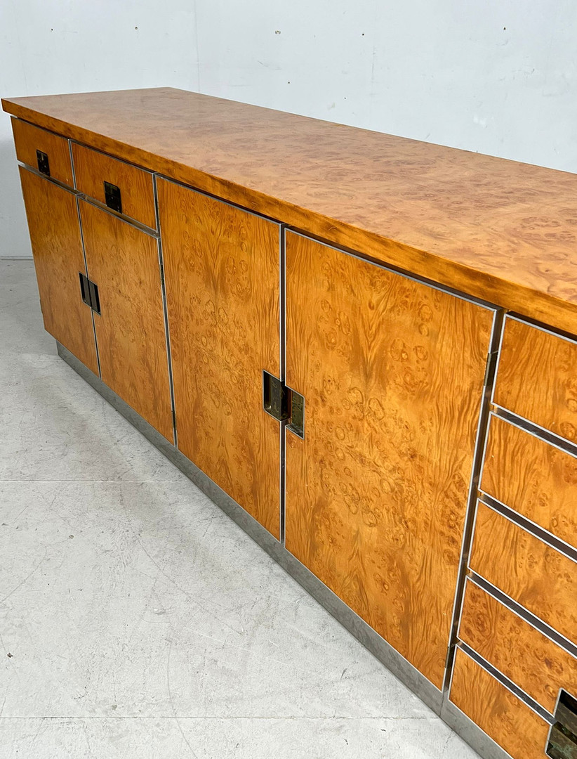 GLAM FURNITURE. Sideboard im Art Deco Stil, Wurzelholz/Chrom, Italien, 1970er Jahre.