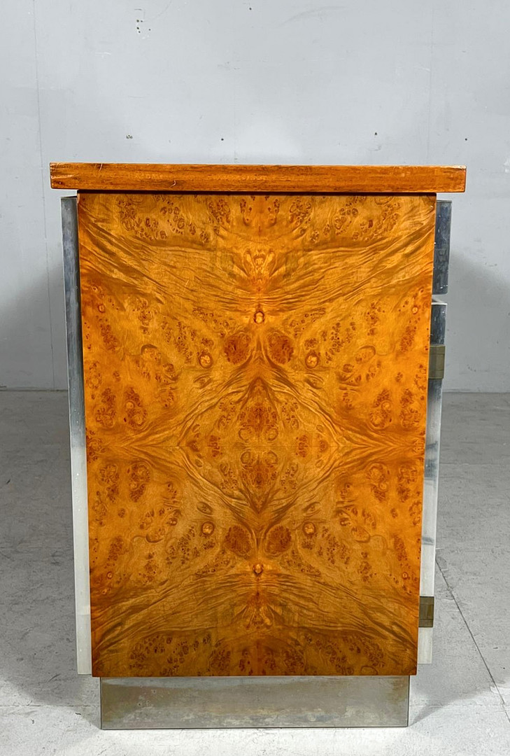 GLAM FURNITURE. Sideboard im Art Deco Stil, Wurzelholz/Chrom, Italien, 1970er Jahre.