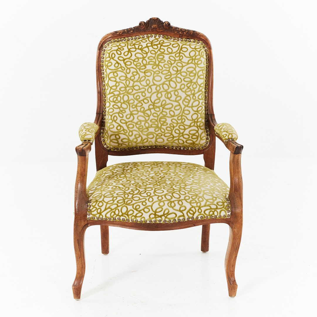 KARMSTOL, Louis XV-stil, 1800-tal, bonad bok, skuren dekor, stoppad sits och rygg, klädda armlän, pärlspikning.