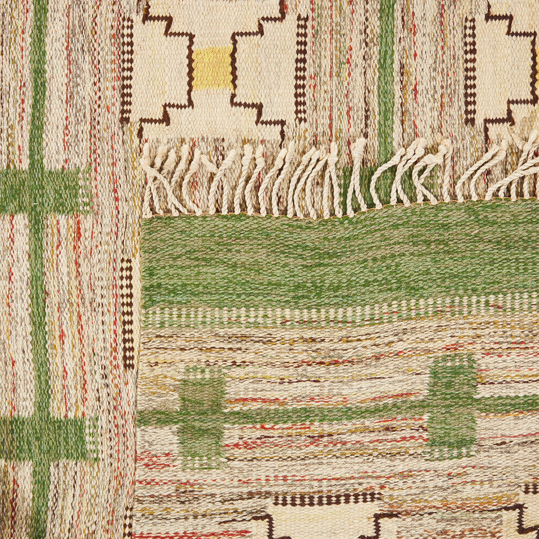 Matta, rölakan, Sverige 1960-tal, geometrisk dekor i grönt och grått, 370 x 217 cm.