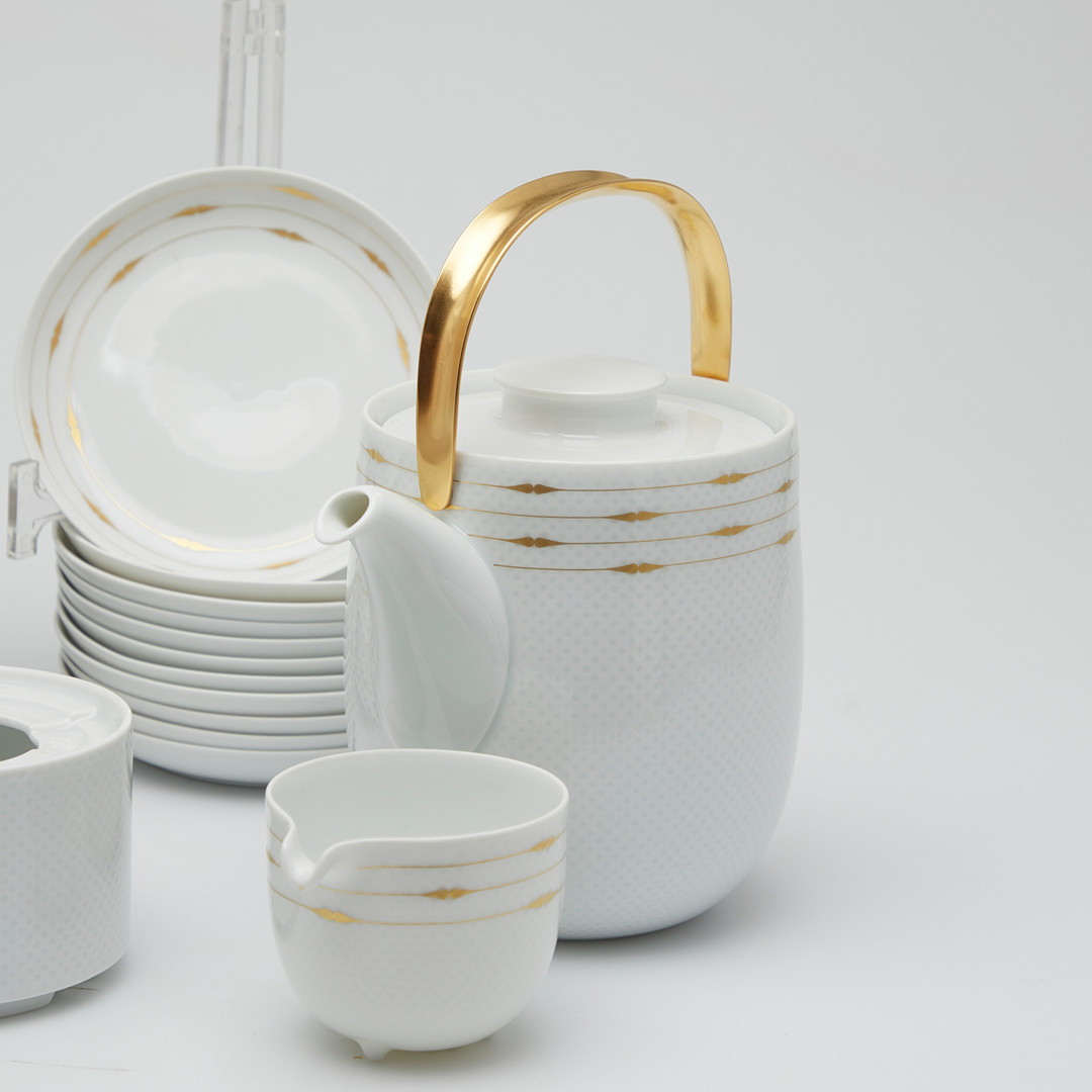 TAPIO WIRKKALA. für Rosenthal studio-line, 33-teiliges Kaffeeservice, Modell 'Century Gold' zum 100-jährigen Jubiläum, Porzellan, 1979, Deutschland (33).