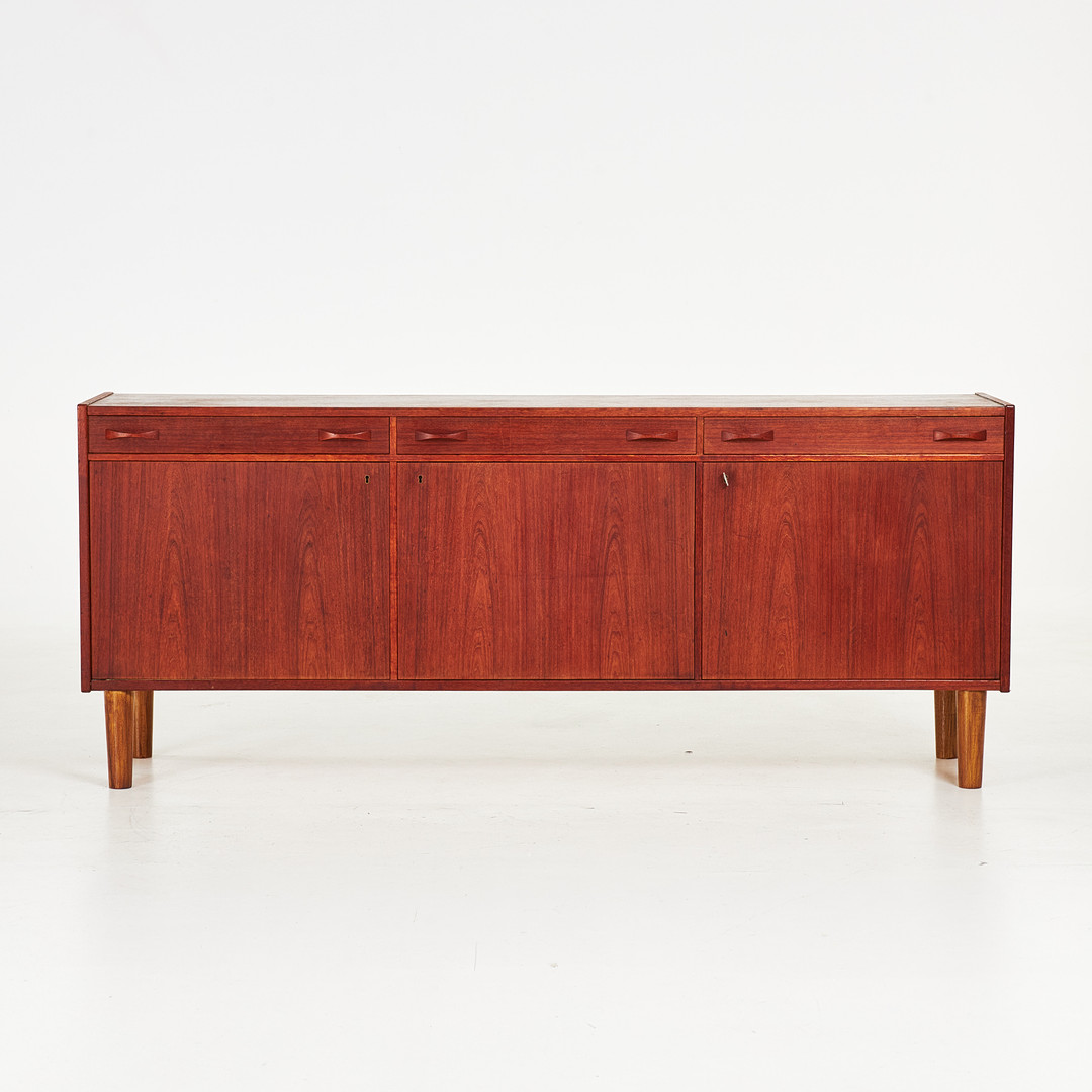TAGE OLOFSSON. Sideboard / skänk, teak, 3 draglådor samt skåpdel, märkt, Ulferts, 1950/60-tal.