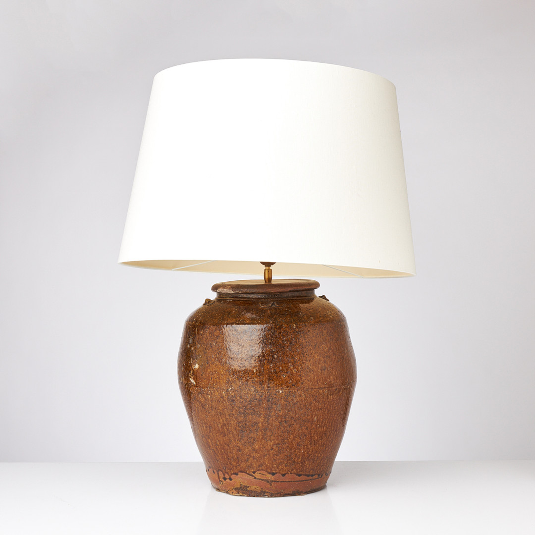BORDSLAMPA, Samtida, stomme i glaserat lergods, skärm i textil.
