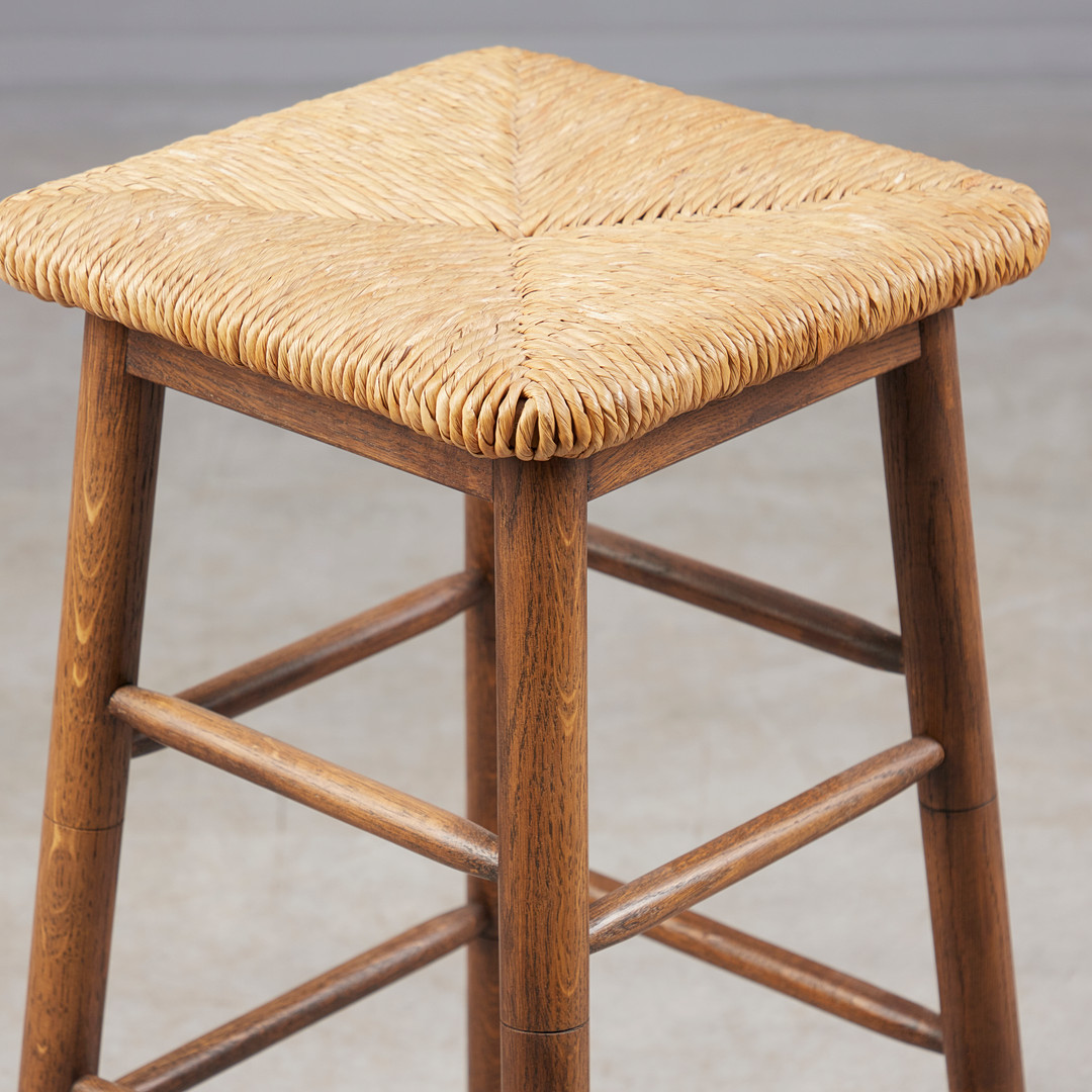 CHARLOTTE PERRIAND. im stil von, Sechs Barhocker / Stools, Eiche, Binsengeflecht, 1960er Jahre, Dänemark (6).