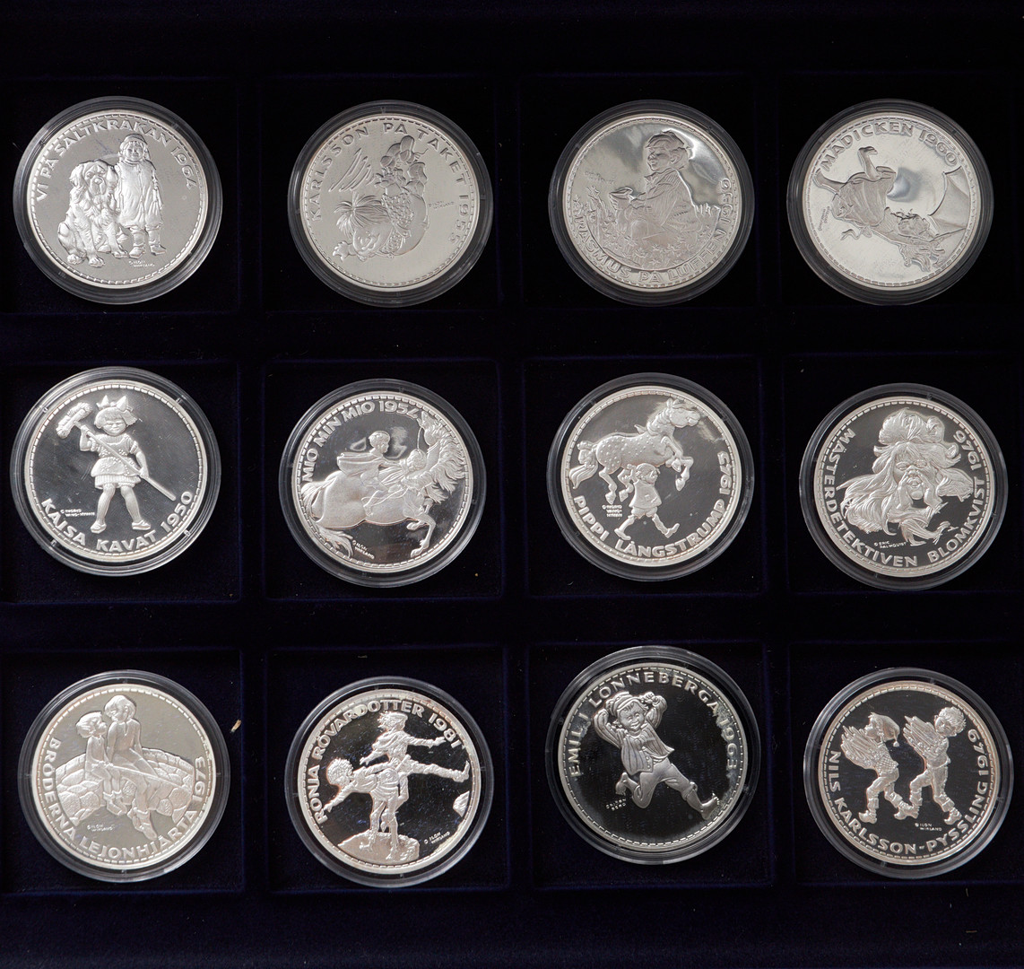 MINNESMEDALJER, 12 stycken, silver 99,9% silverhalt, Astrid Lindgren, Myntverket, schatull samt pärm med certifikat.