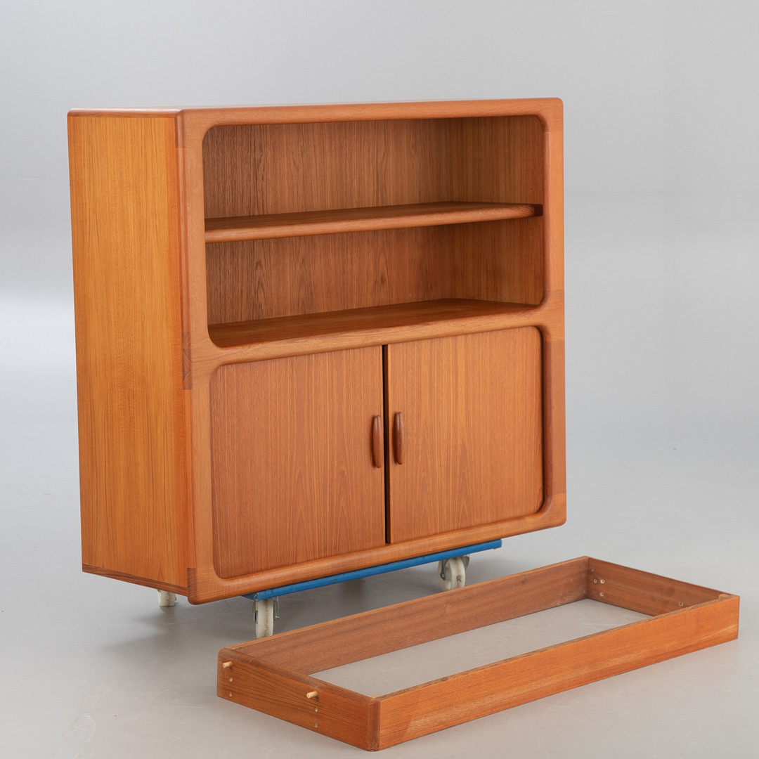 Dyrlund, Schrank / Regal / Sideboard in Teak.