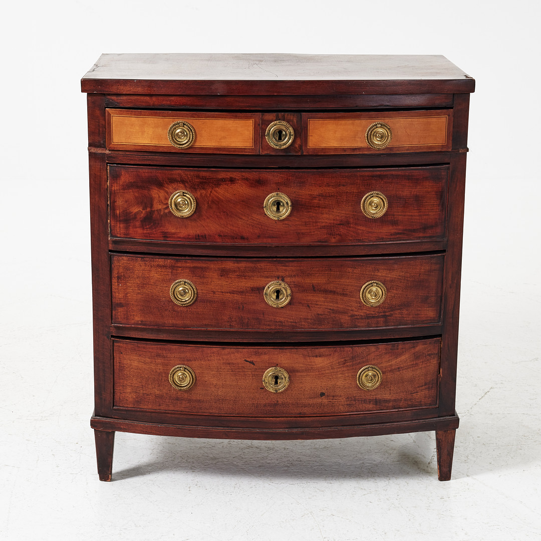 BYRÅ, 1800-tal, England, fanérad i mahogny.