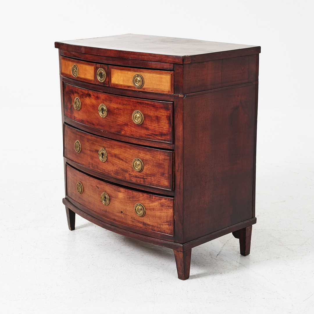 BYRÅ, 1800-tal, England, fanérad i mahogny.