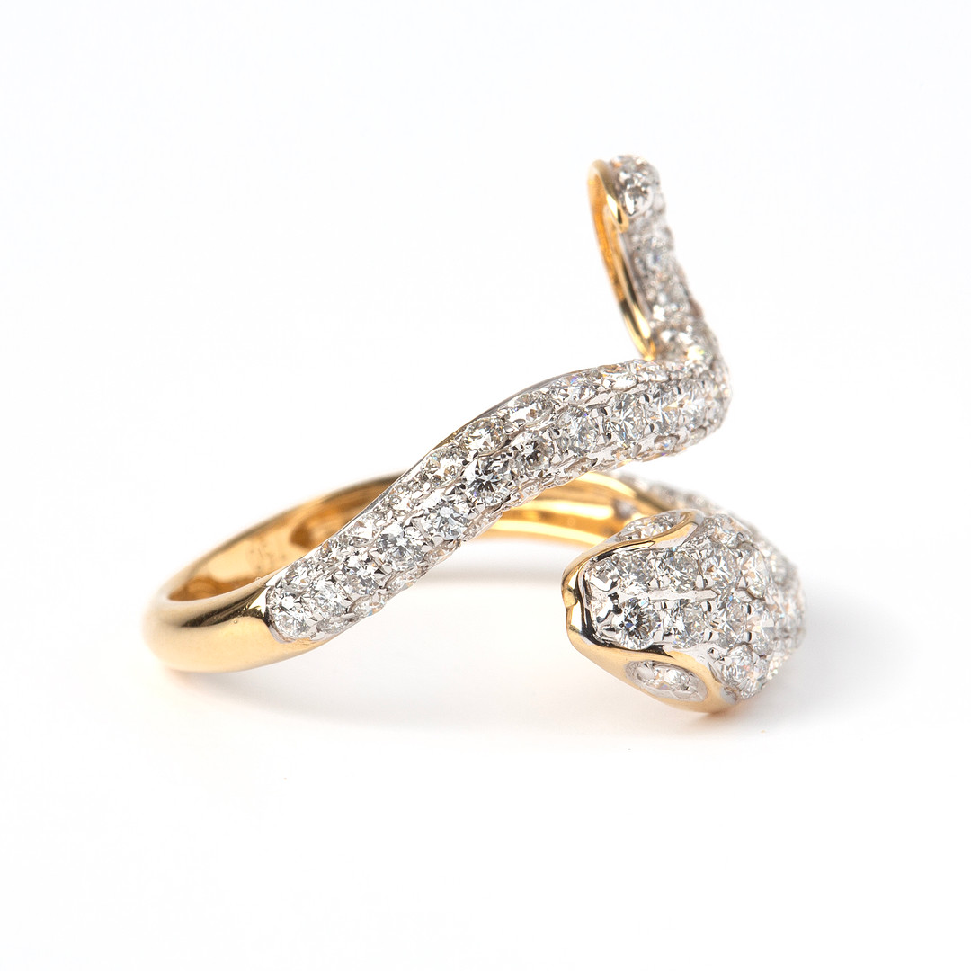 RING, 18K guld och vitguld med briljantslipade diamanter totalt ca 1.26 ct.