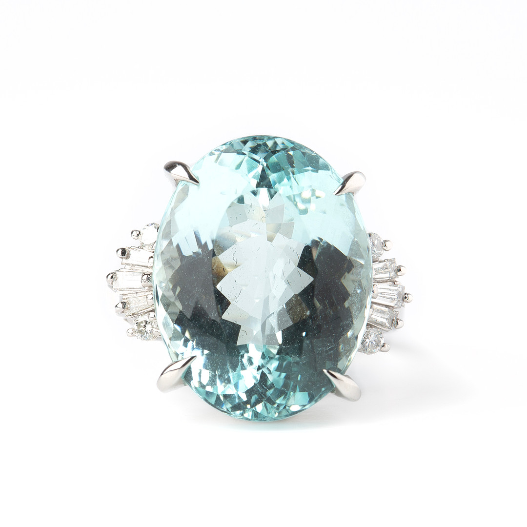 RING, platina med briljantslipade diamanter totalt 0.29 ct samt checkerslipad akvamarin 16.15 ct.