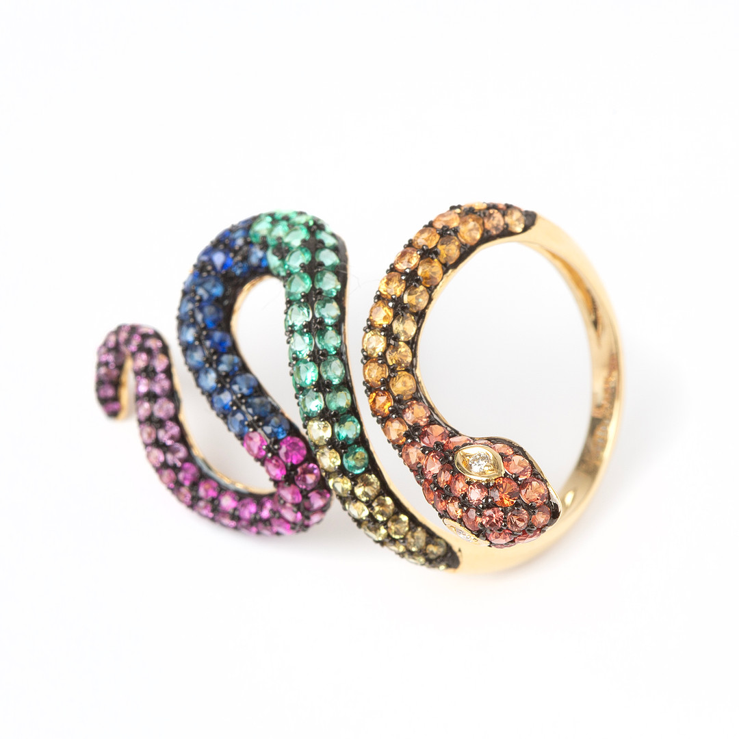 RING, 18K guld med briljantslipade diamanter totalt ca 0.01 ct samt fasettslipade safirer, smaragder samt rosa, gula och orange safirer.