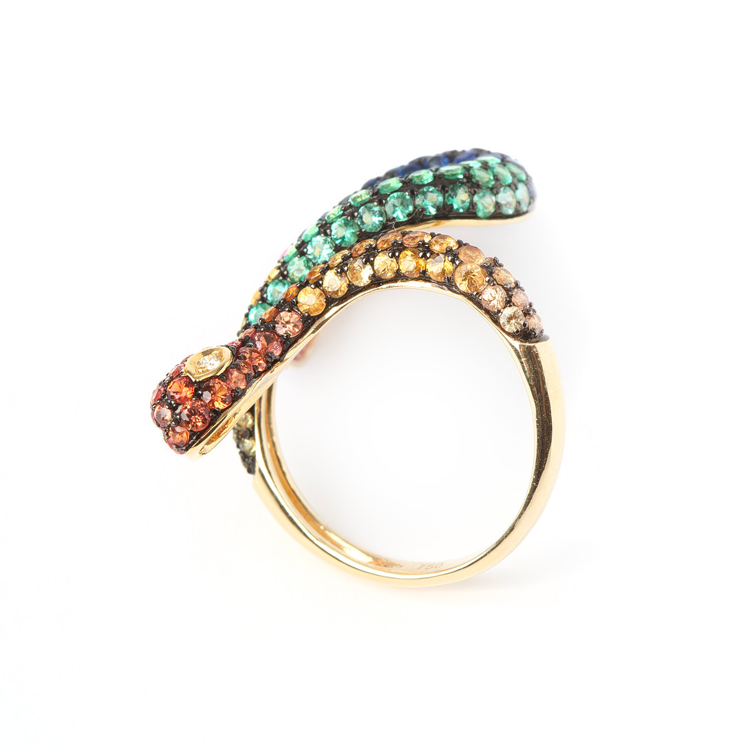 RING, 18K guld med briljantslipade diamanter totalt ca 0.01 ct samt fasettslipade safirer, smaragder samt rosa, gula och orange safirer.