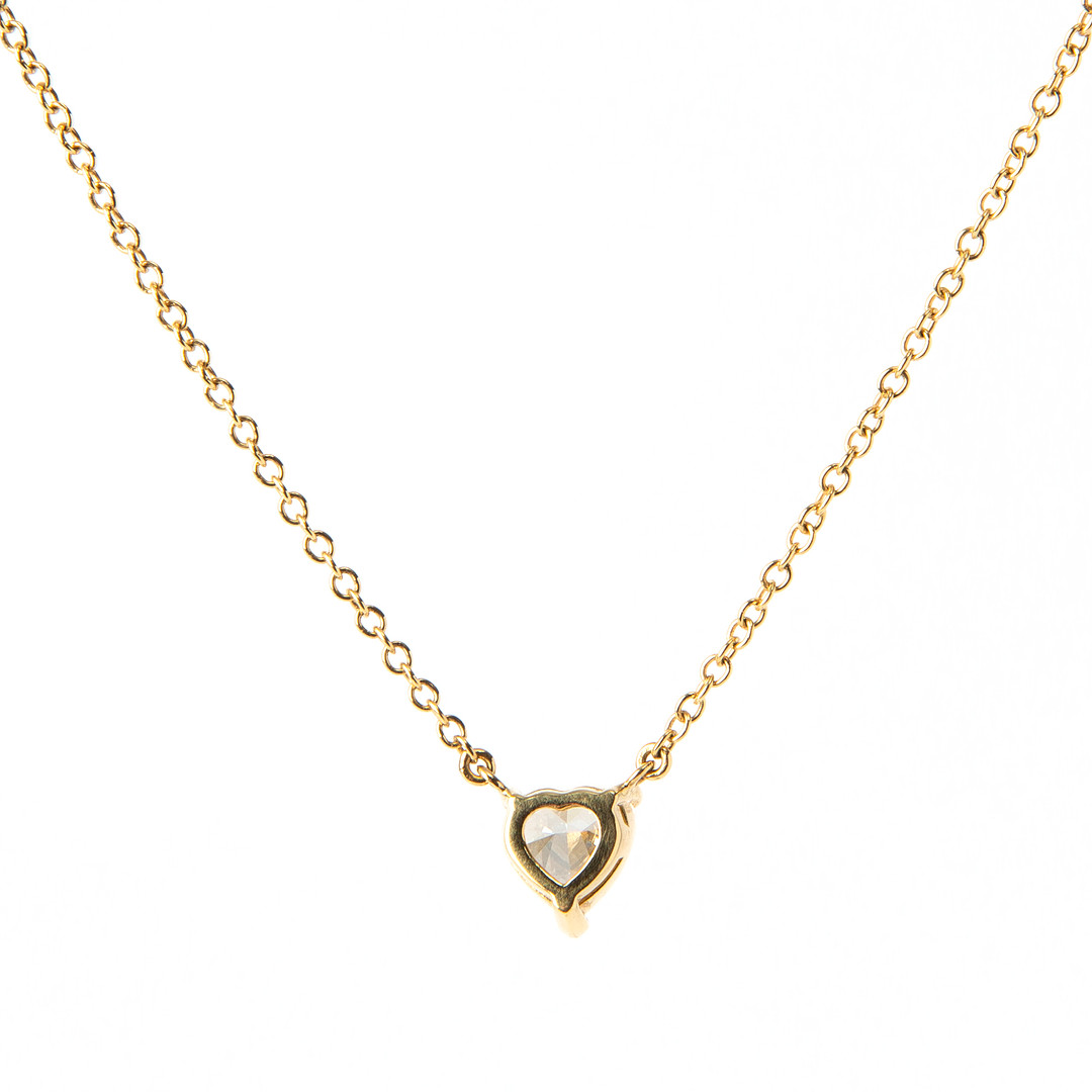 COLLIER, 18K guld med hjärtslipad diamanter totalt ca 1.02 ct.