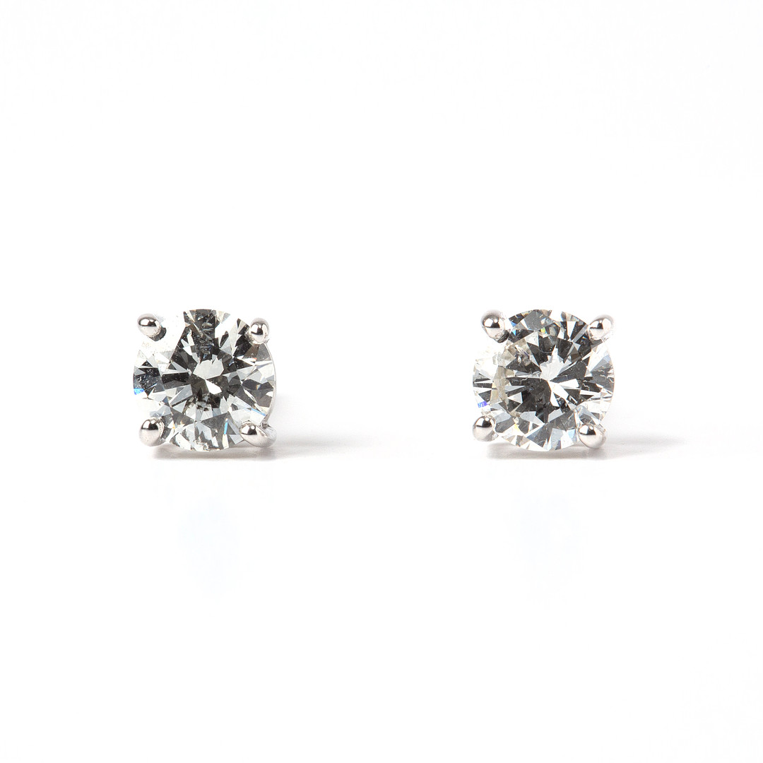 ÖRHÄNGEN, 18K vitguld med briljantslipade diamanter totalt ca 0.90 ct.