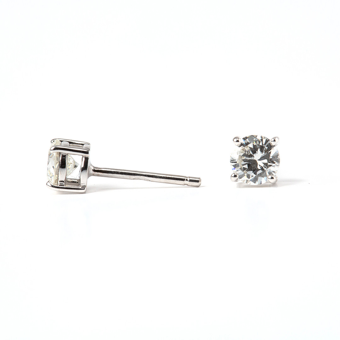 ÖRHÄNGEN, 18K vitguld med briljantslipade diamanter totalt ca 0.90 ct.
