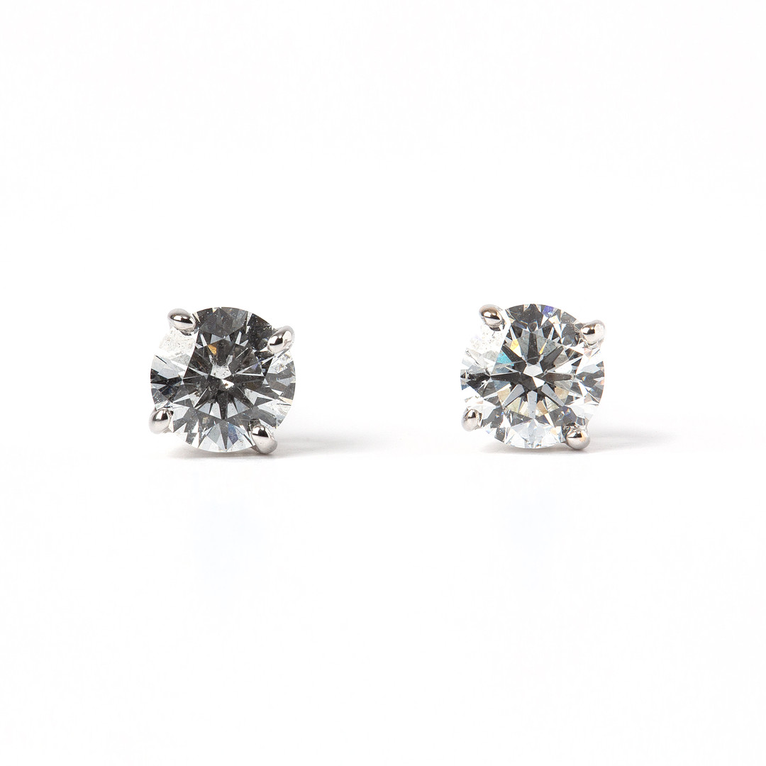 ÖRHÄNGEN, 18K vitguld med briljantslipade diamanter totalt ca 1.11 ct.
