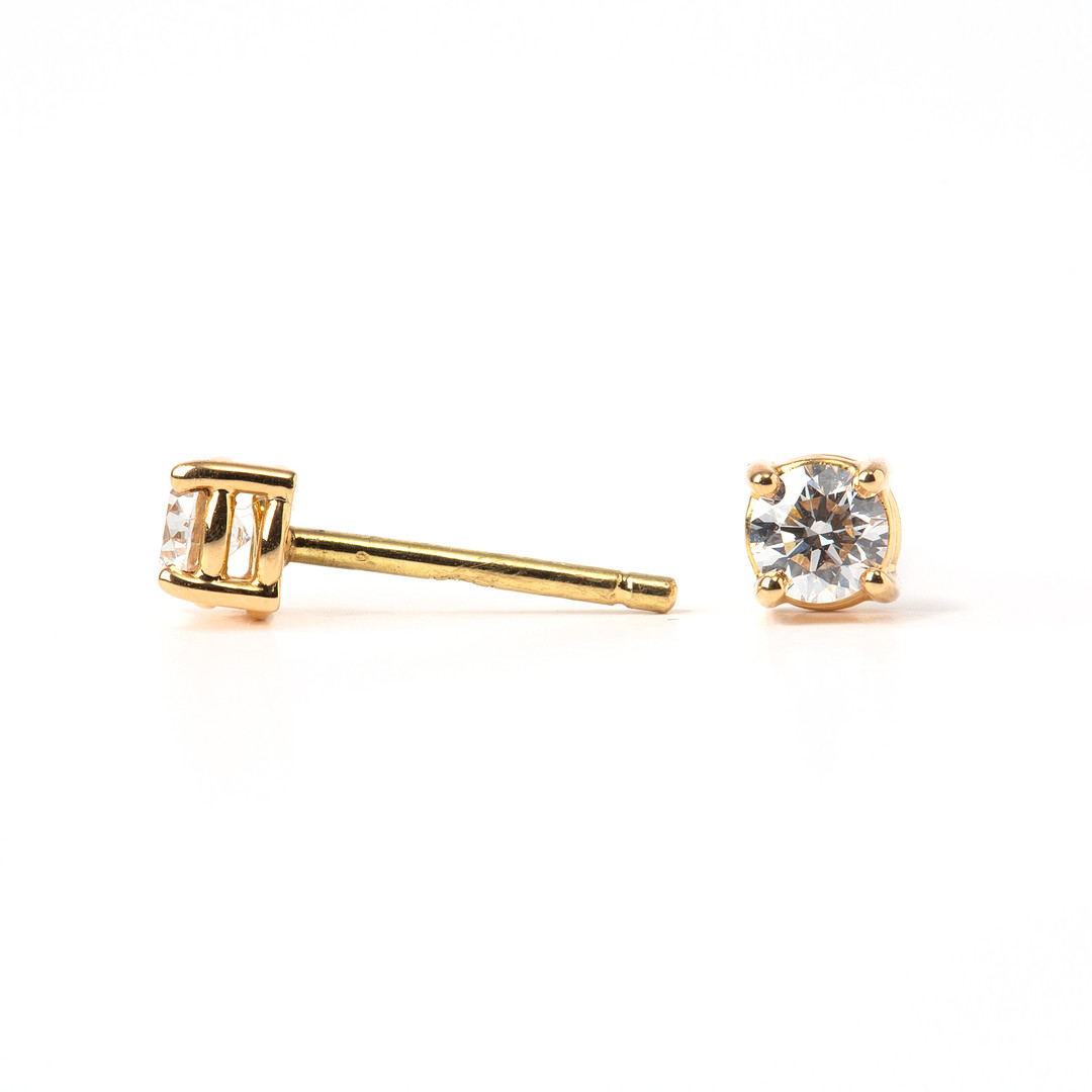 ÖRHÄNGEN, 18K guld med briljantslipade diamanter totalt ca 0.36 ct.