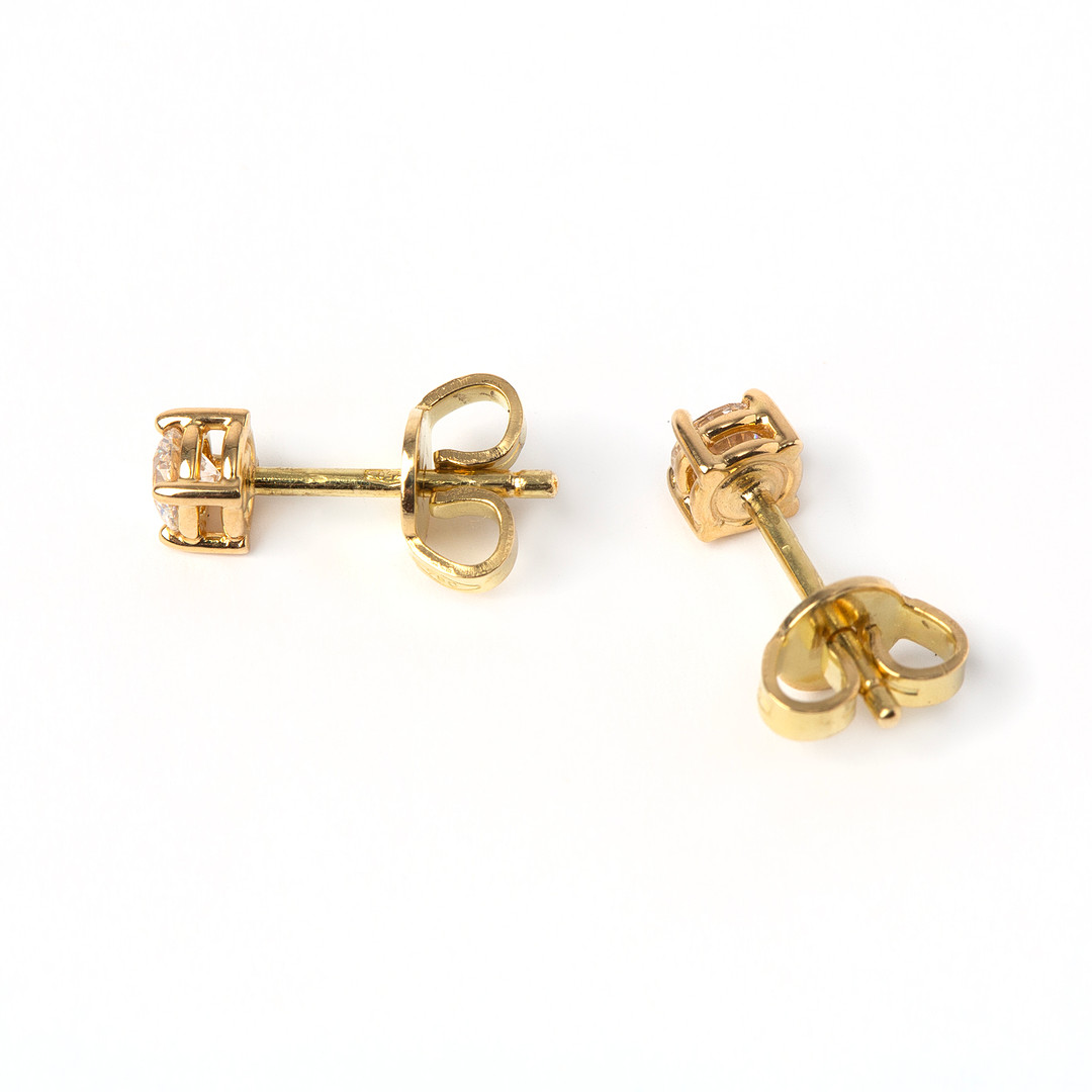ÖRHÄNGEN, 18K guld med briljantslipade diamanter totalt ca 0.36 ct.