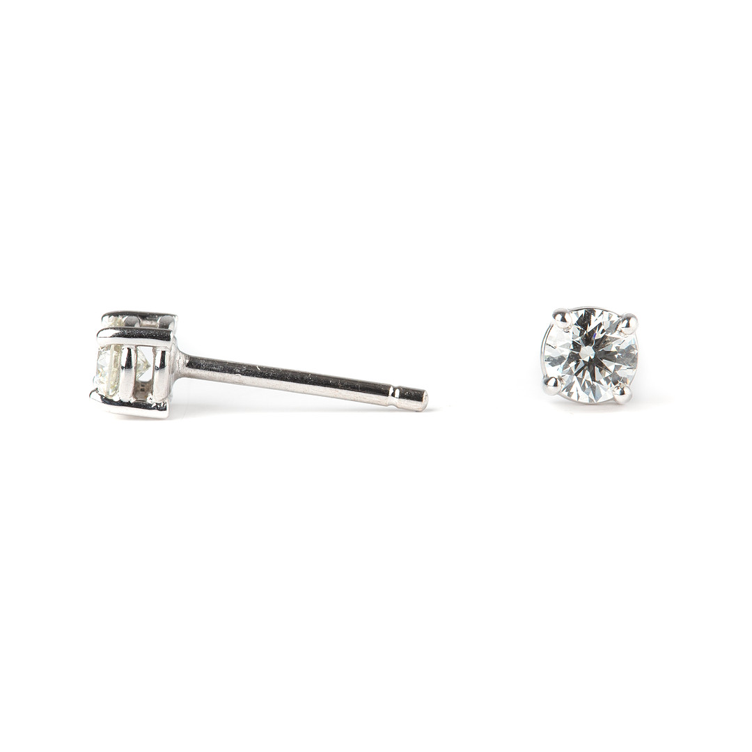 ÖRHÄNGEN, 18K vitguld med briljantslipade diamanter totalt ca 0.40 ct.