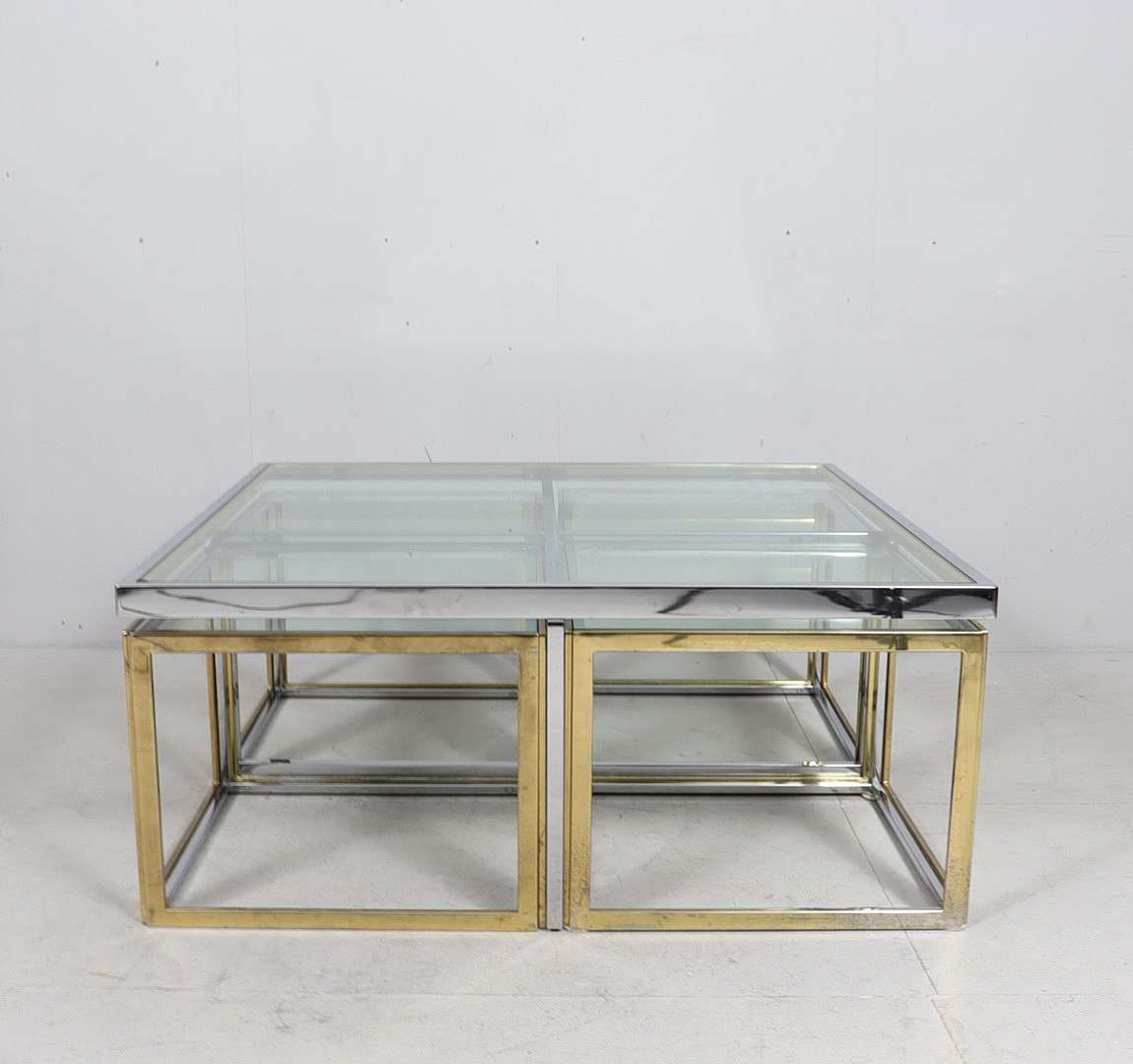 MAISON CHARLES. Coffee Table/ Tisch mit vier Satztischen, Hollywood Regency, 1970er Jahre.