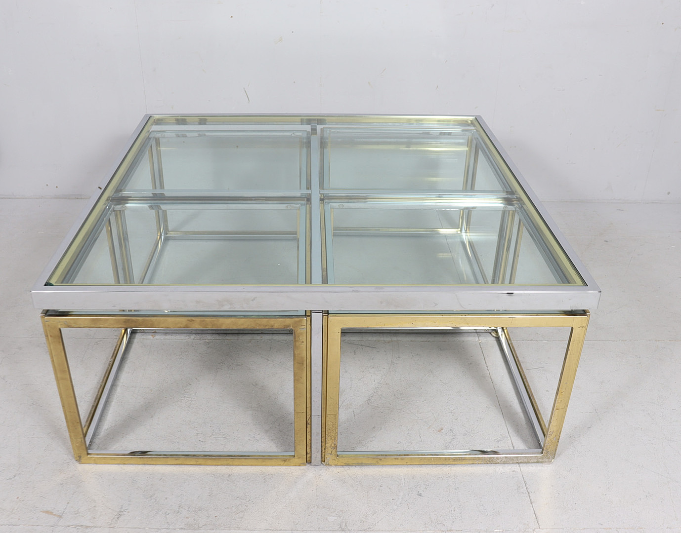MAISON CHARLES. Coffee Table/ Tisch mit vier Satztischen, Hollywood Regency, 1970er Jahre.