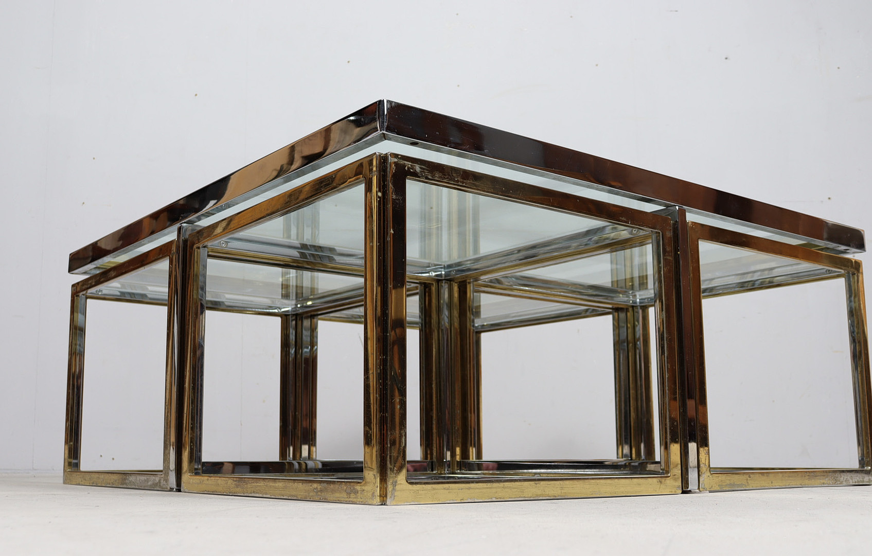 MAISON CHARLES. Coffee Table/ Tisch mit vier Satztischen, Hollywood Regency, 1970er Jahre.