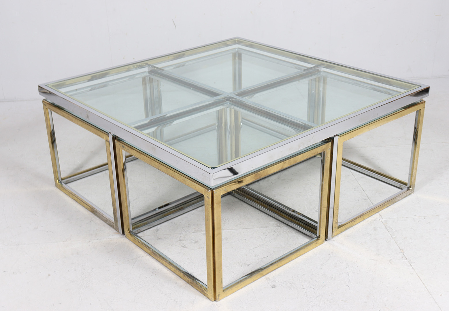 MAISON CHARLES. Coffee Table/ Tisch mit vier Satztischen, Hollywood Regency, 1970er Jahre.