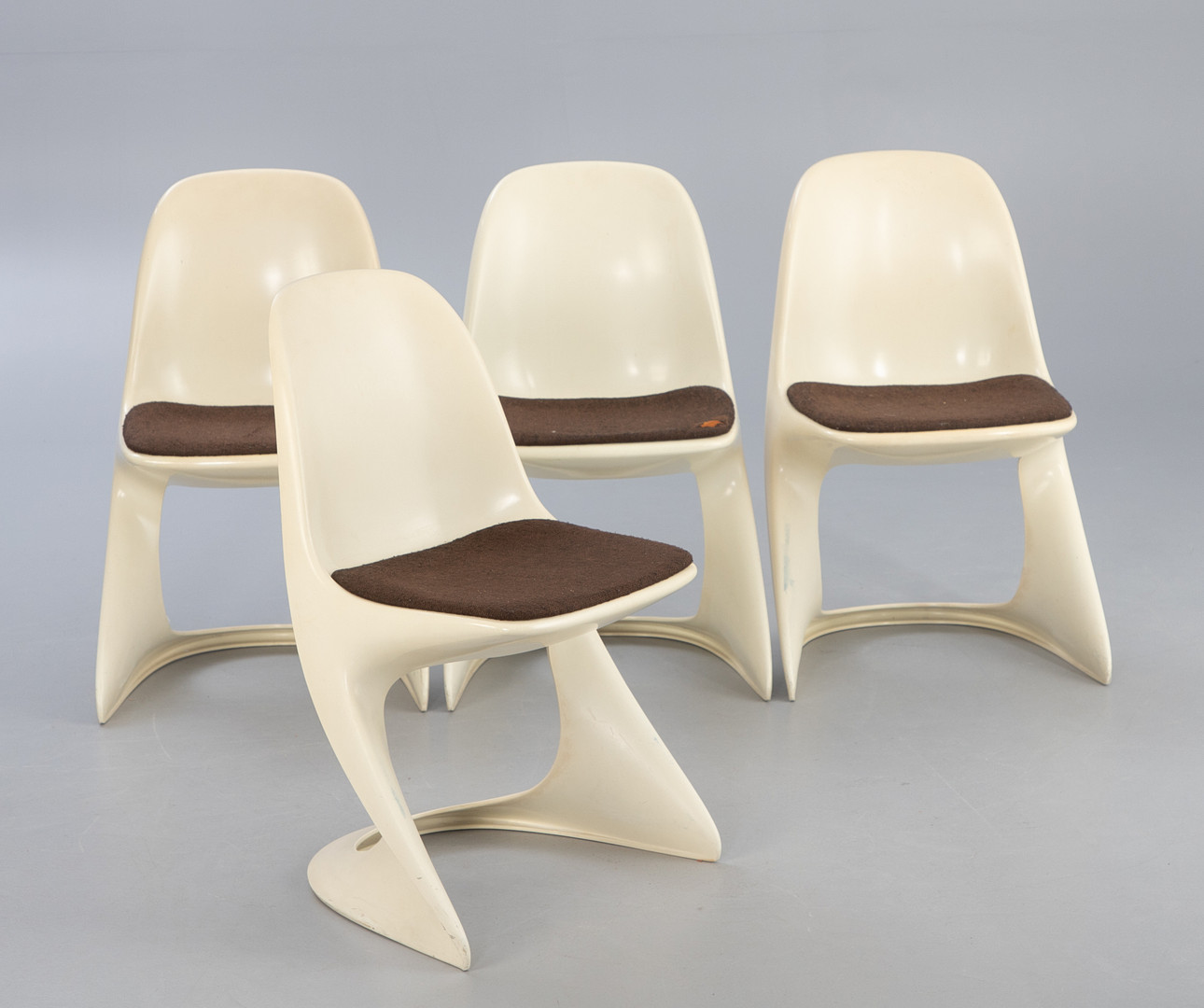 ALEXANDER BEGGE. Casala. 8 Kunststoff Stühle, Modell