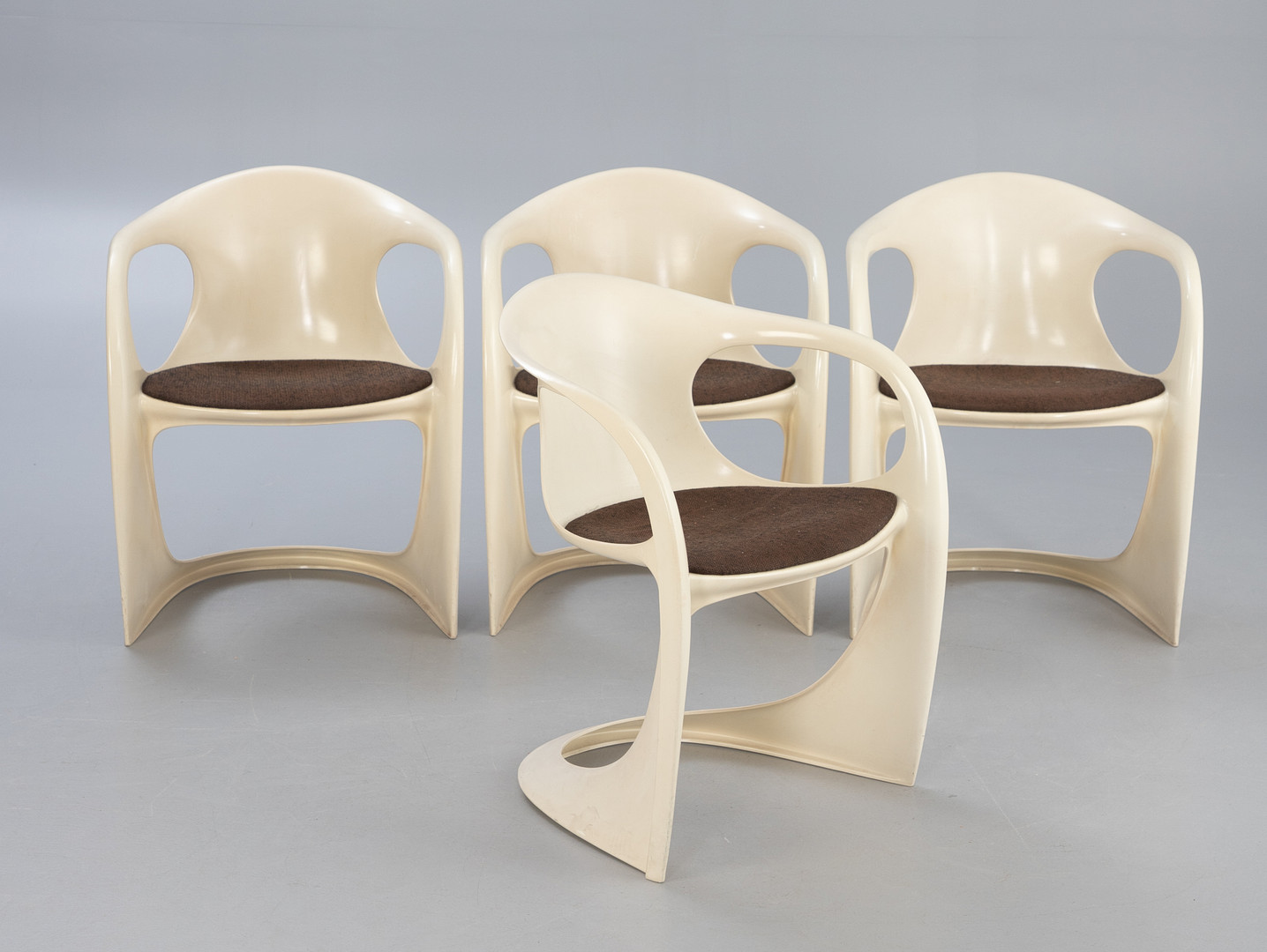 ALEXANDER BEGGE. Casala. 8 Kunststoff Stühle, Modell