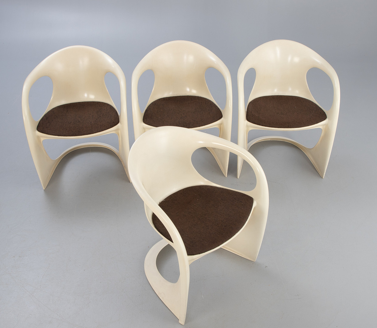 ALEXANDER BEGGE. Casala. 8 Kunststoff Stühle, Modell
