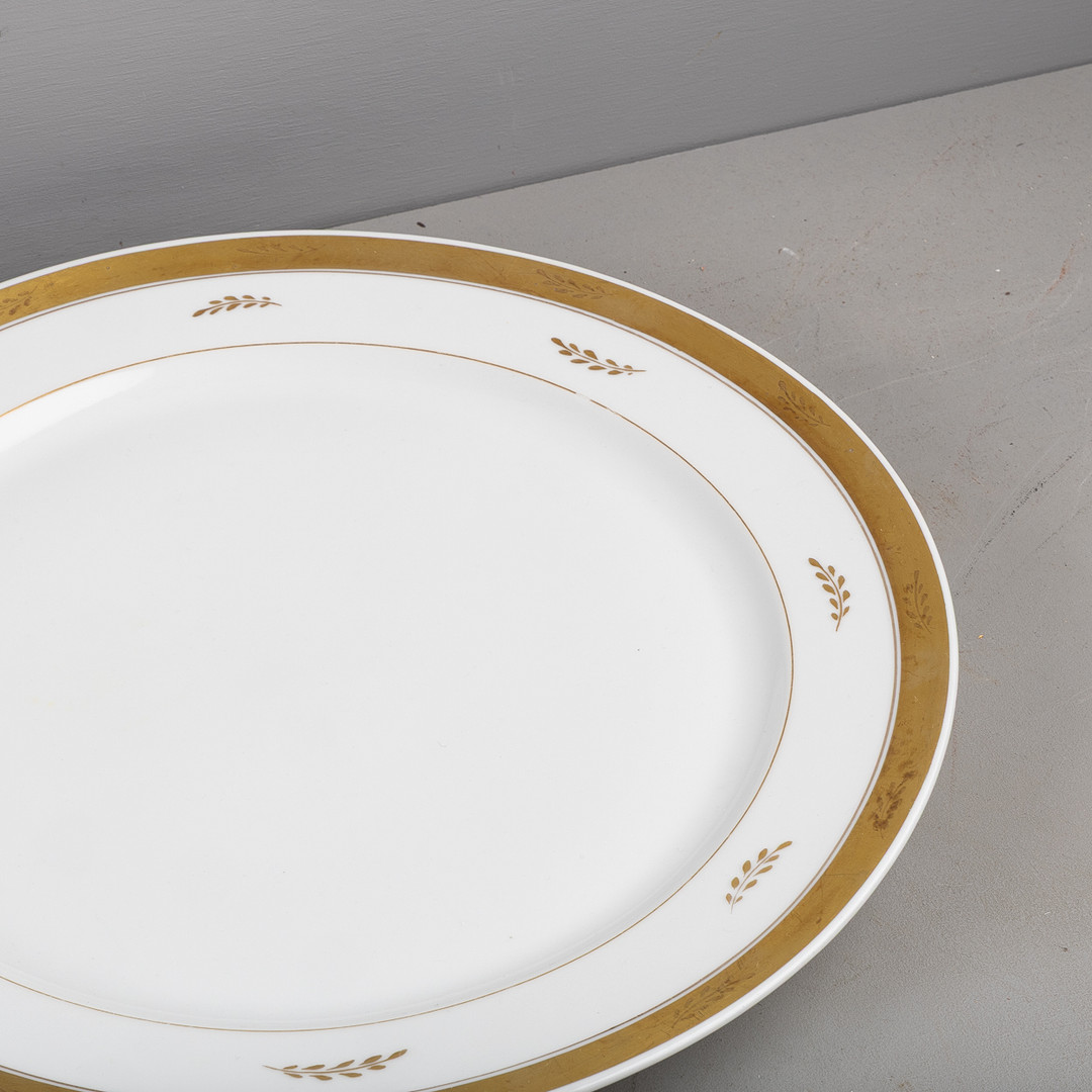 SERVIS, 79 delar, Royal Copenhagen, porslin med guldkant, 1:a och II:a sortering.