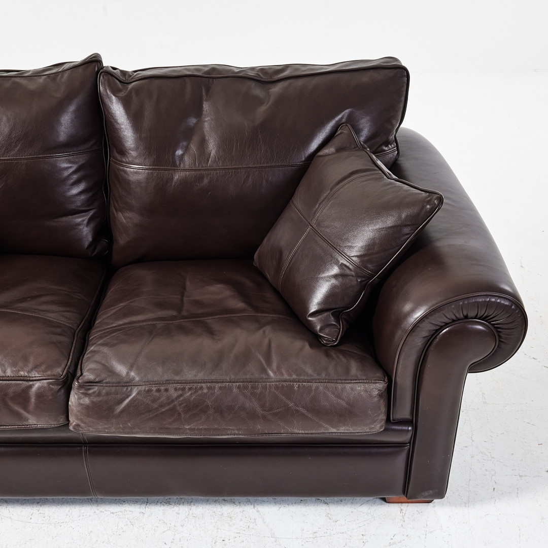 SOFFA, Duresta, England, klädsel i brunt läder, lösa sitt- och ryggkuddar.