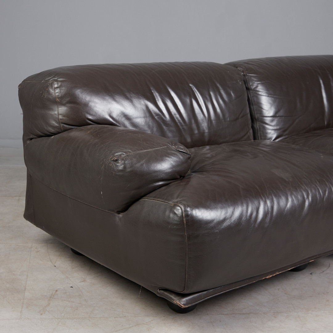 VICO MAGISTRETTI. für Cassina, Modulsofa / Couch, Modell 'Fiandra', Leder, 1970er Jahre, Italien (2).