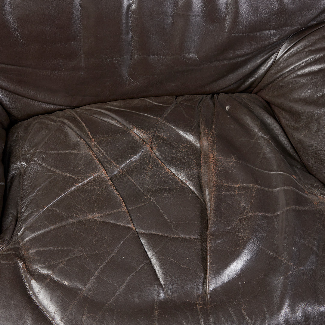 VICO MAGISTRETTI. für Cassina, zwei Lounge Chairs / Sessel, Modell 'Fiandra', Leder, 1970er Jahre, Italien (2).